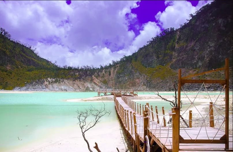 Tempat wisata terpopuler di Jawa Barat Kawah Putih Bandung