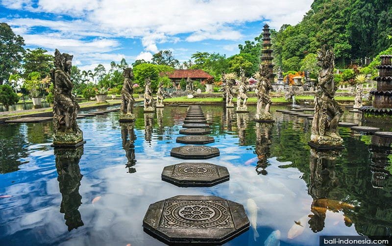 15 Tempat Wisata Di Bali Terpopuler dan Terbaru 2 tempat wisata di bali terpopuler - tirta gangga