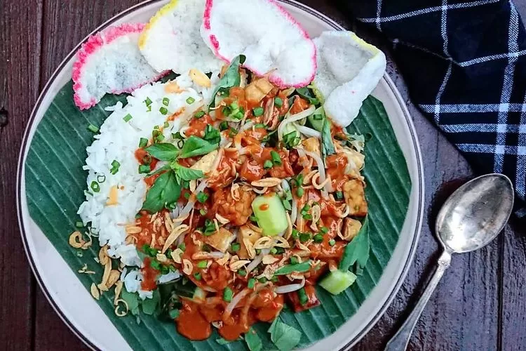 8 Makanan Khas Cirebon yang Wajib Dicoba 7 nasi lengko